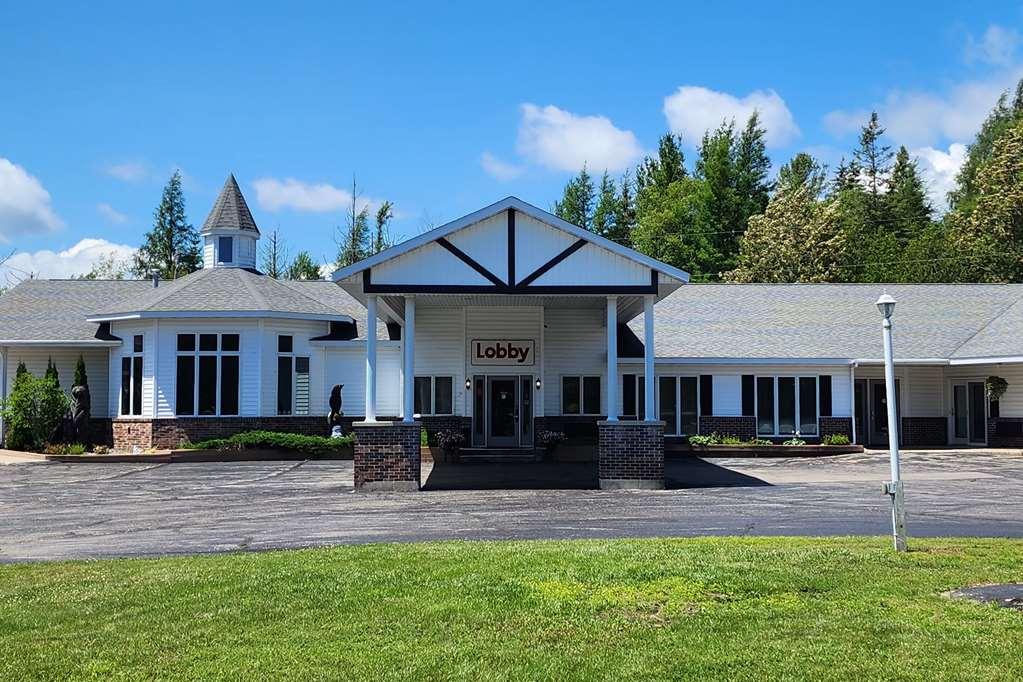 מניסטיק Econo Lodge Lakeshore מראה חיצוני תמונה