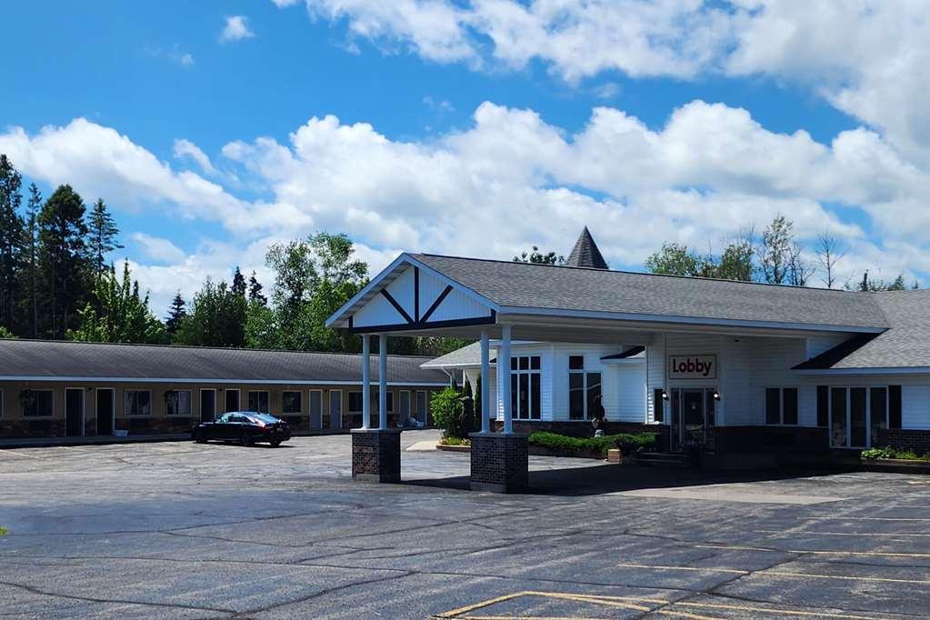 מניסטיק Econo Lodge Lakeshore מראה חיצוני תמונה