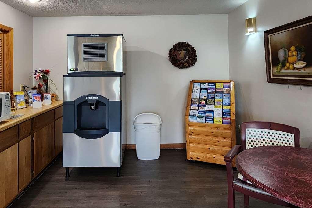 מניסטיק Econo Lodge Lakeshore מראה פנימי תמונה