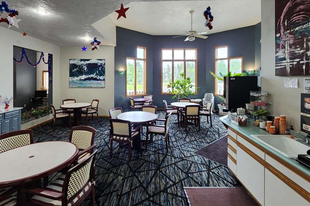 מניסטיק Econo Lodge Lakeshore מסעדה תמונה
